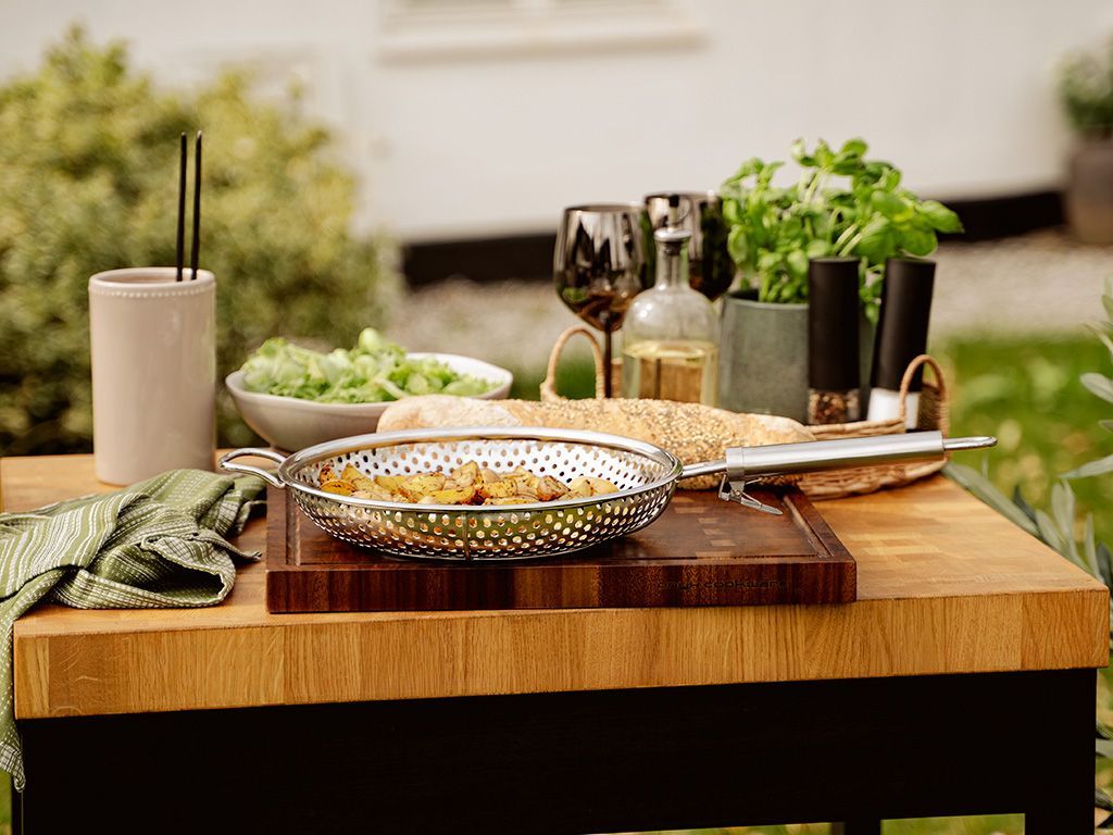 BBQ GRILOVACÍ PÁNEV S ODNÍMATELNOU RUKOJETÍ 28 CM - 7